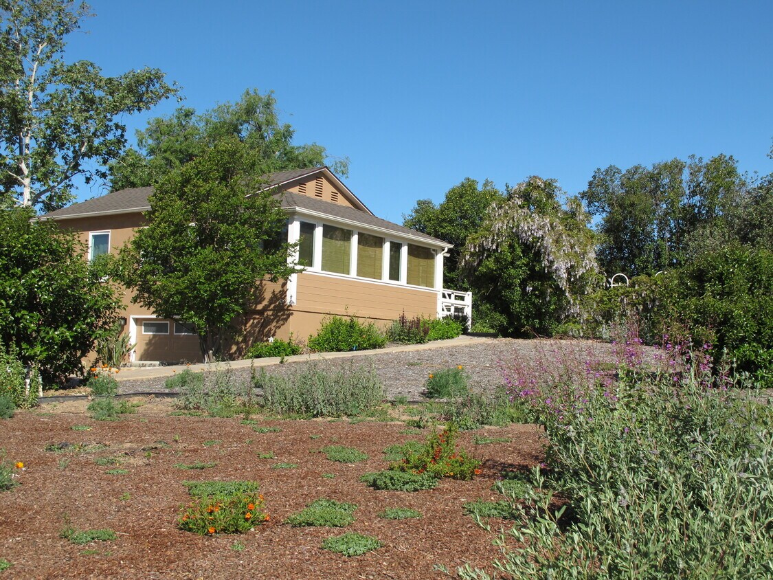 Foto principal - 360 Saddle Ln
