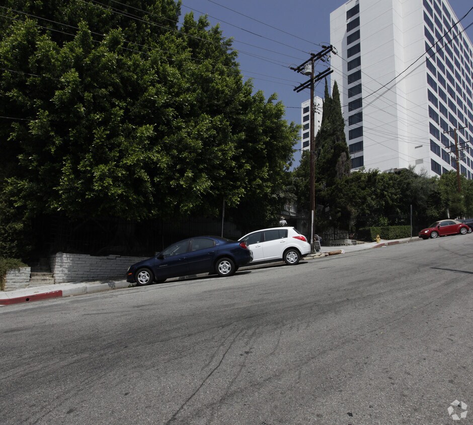 Puertas-ventanas Hill Apartments - French Hill Apartments