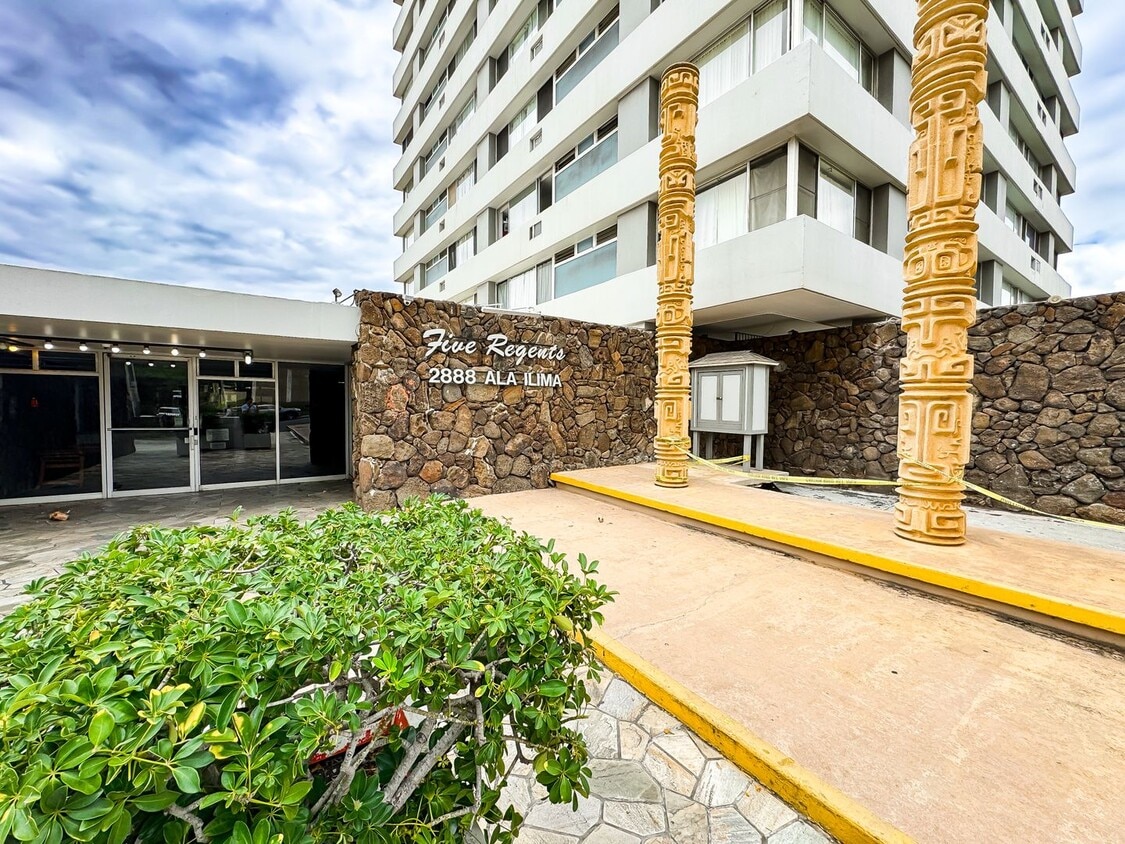 Primary Photo - Salt Lake Condo with assigned parking and A/C