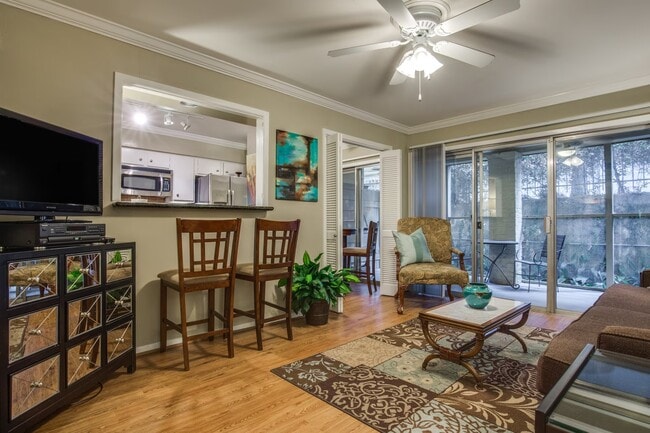 Building Photo - Spacious 2-Bed in Timeless Style!