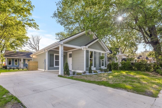 Building Photo - Say "Hello" to 2305 Kirby Ave.- charming n...