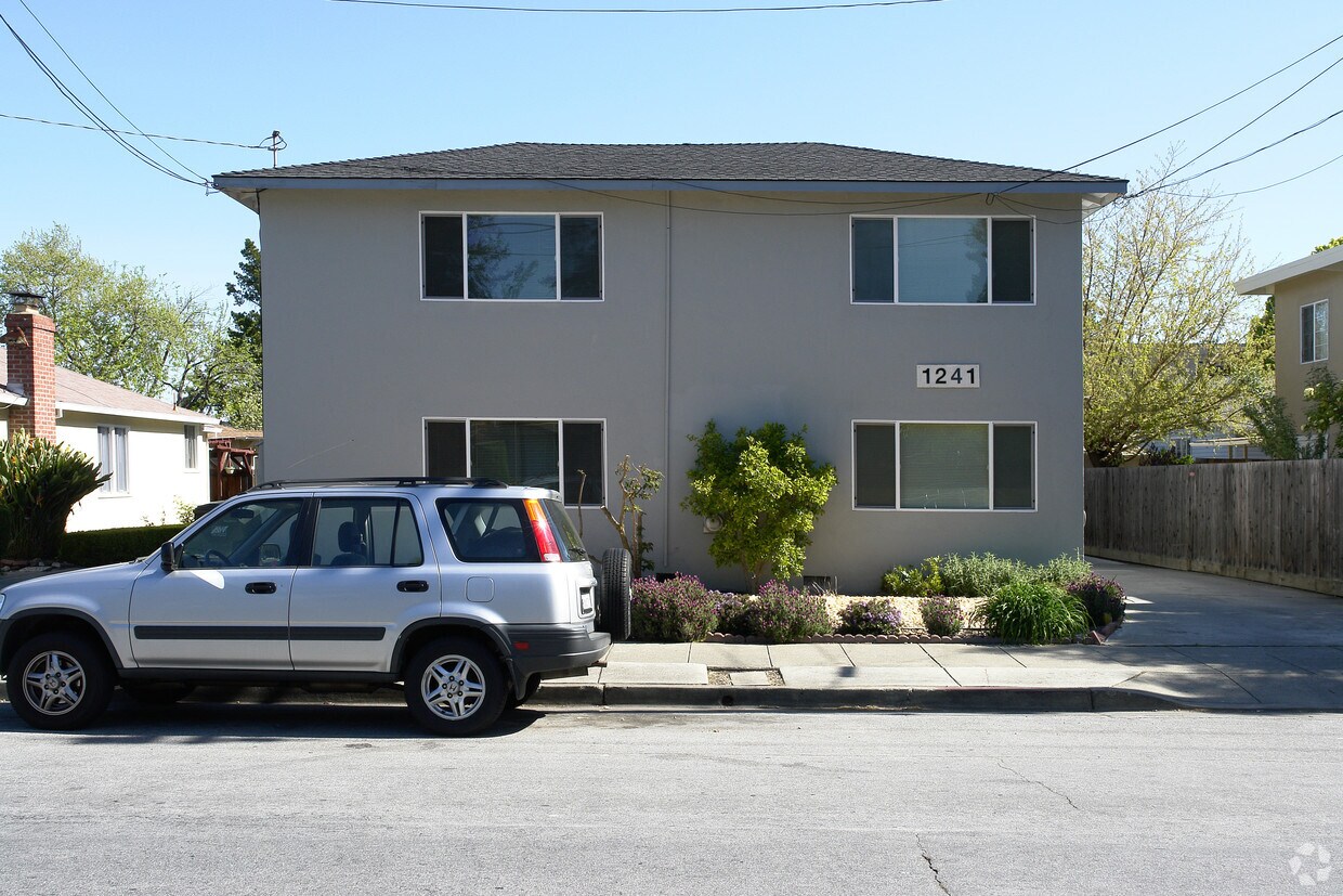 Primary Photo - 1241 Clinton St