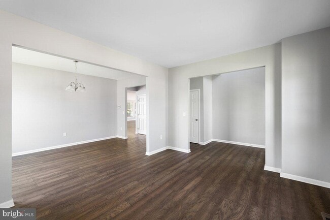 Building Photo - 12 Glenbrook Rd