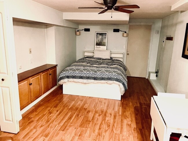 Queen Bed - 1386 Page St