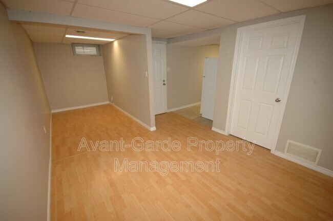 Photo du bâtiment - 16419-16105 105 Ave NW