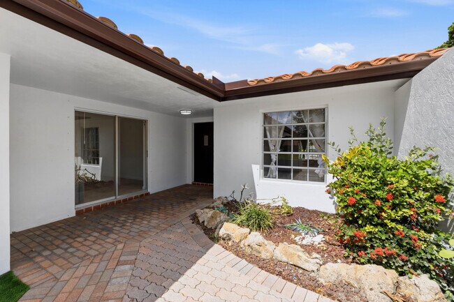 Foto del edificio - 3310 NW 90th Ave
