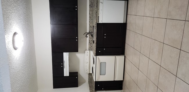Building Photo - 2 bedroom in West Park FL 330