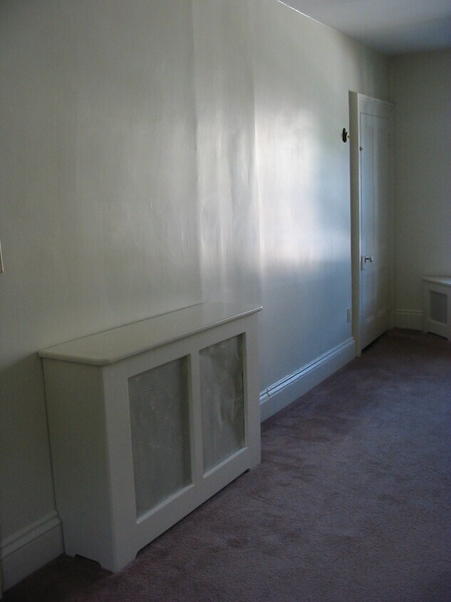 Primary Photo - 23 W Main St