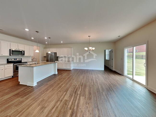 Building Photo - 4911 Trayton Ave