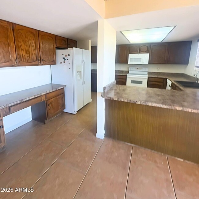 Foto del edificio - 16215 N 16th St