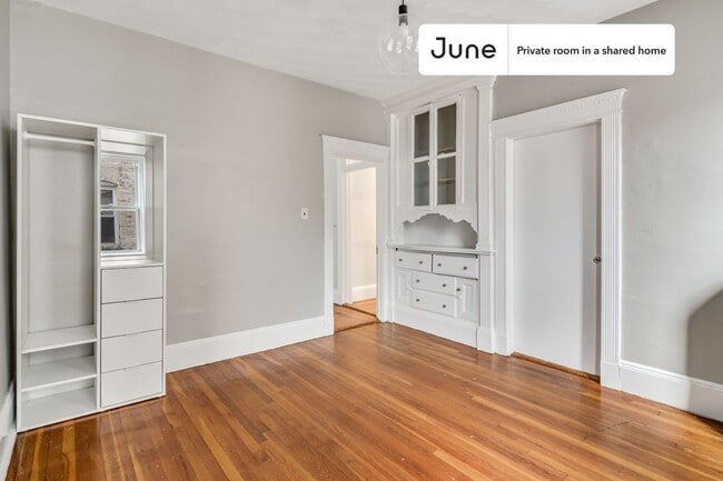 Foto del edificio - Room in Shared 3 bed/1 bath home