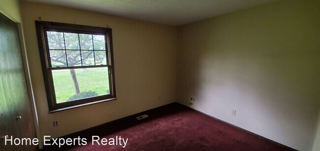 Building Photo - 8690-8692 Shadycreek Dr
