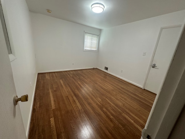 Foto del edificio - 1608 Jarvis Ave