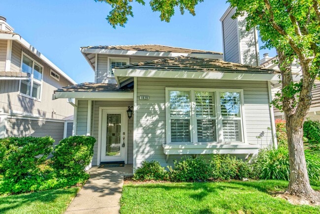 Building Photo - Elegant 3-Bed Home in Quiet Folsom Neighbo...