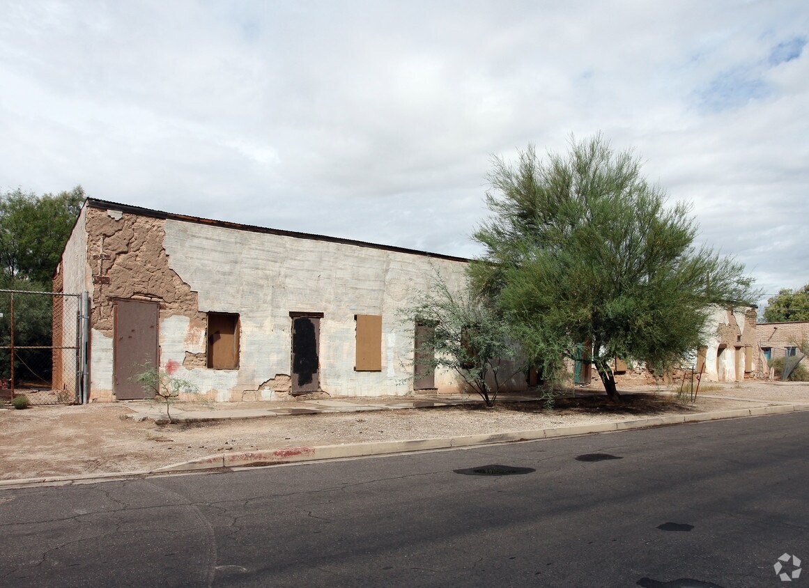 Primary Photo - 576 S Convent Ave
