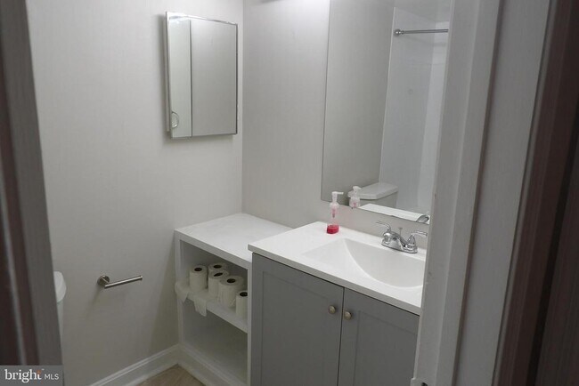 Foto del edificio - 762 Quince Orchard Blvd