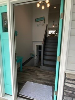 Front entryway, spacious split level. - 414 SW Cherry St