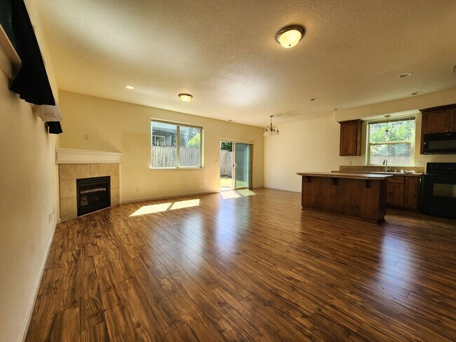 Building Photo - Felida Two-Story Across from Park