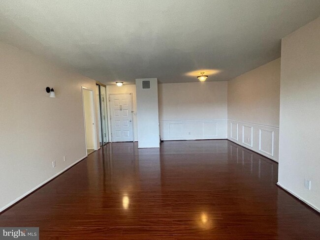 Building Photo - 8350 Greensboro Dr