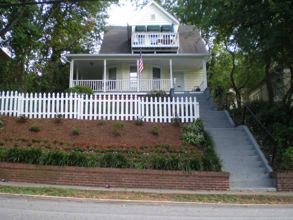 Primary Photo - 990 Greenwood Ave