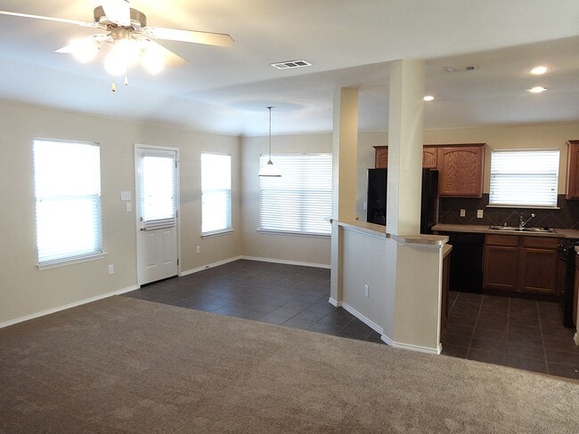 Building Photo - 2101 Harvester Dr