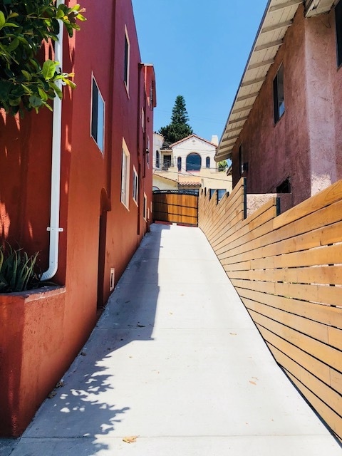 Primary Photo - 1534 1/2 Allesandro St