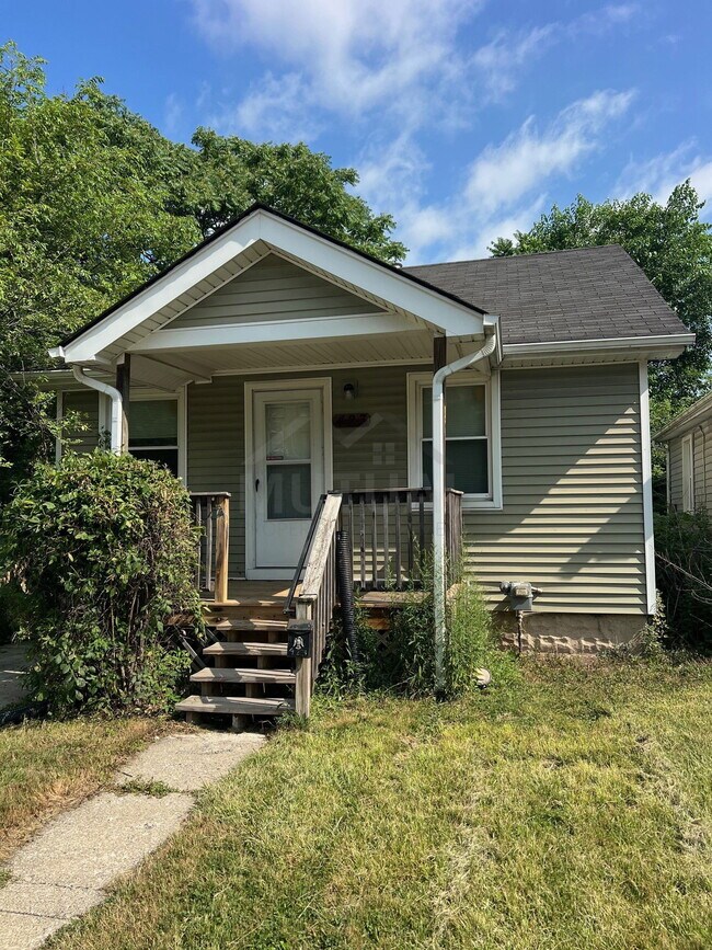 Building Photo - 423 E Milton Ave