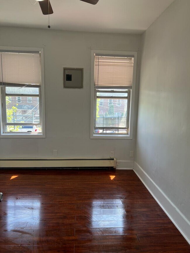 Dormitorio delantero 2 - 2879 Randall Ave