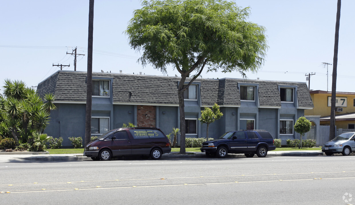 Foto del edificio - 810 S Anaheim Blvd