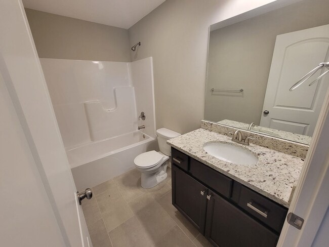 Building Photo - 3 bed/2 bath single- family home