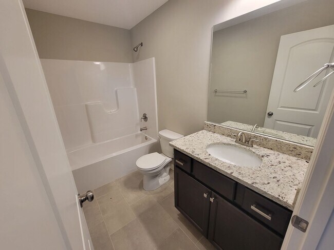 Foto del edificio - 3 bed/2 bath single- family home