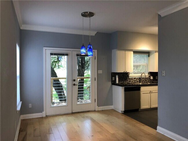 Foto del edificio - 1806 Ramona Cir