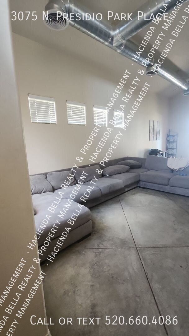 Building Photo - 3075 N Presidio Park Pl