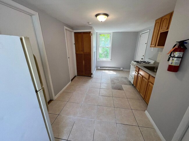 Building Photo - 142 Inslee Pl