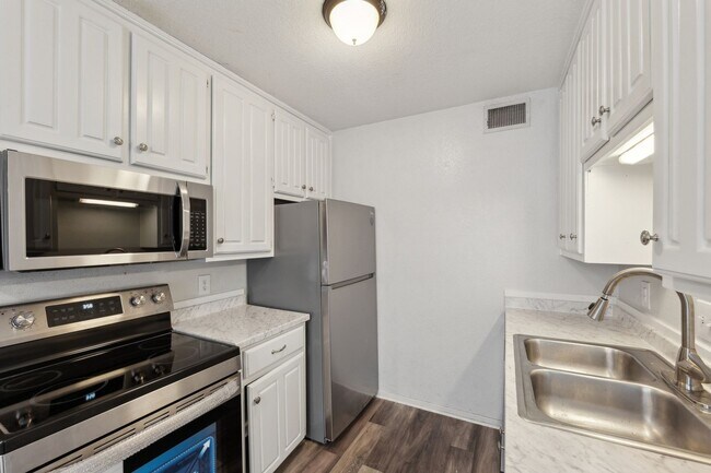 Building Photo - Charming 2BR Condo in Waco