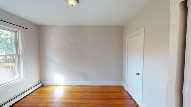 Foto del edificio - 692 Columbia Rd
