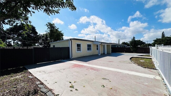 Foto del edificio - 10480 SW 172nd St