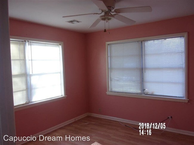 Building Photo - 3 br, 1.5 bath House - 103 NE  Drive