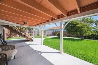 Building Photo - 3828 Seawall Blvd