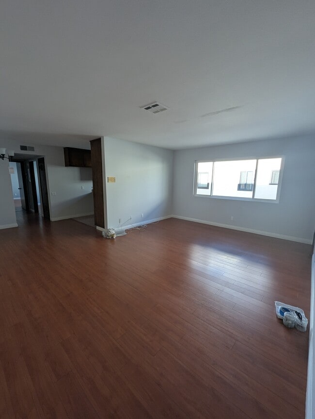 Building Photo - 634 E Angeleno Ave