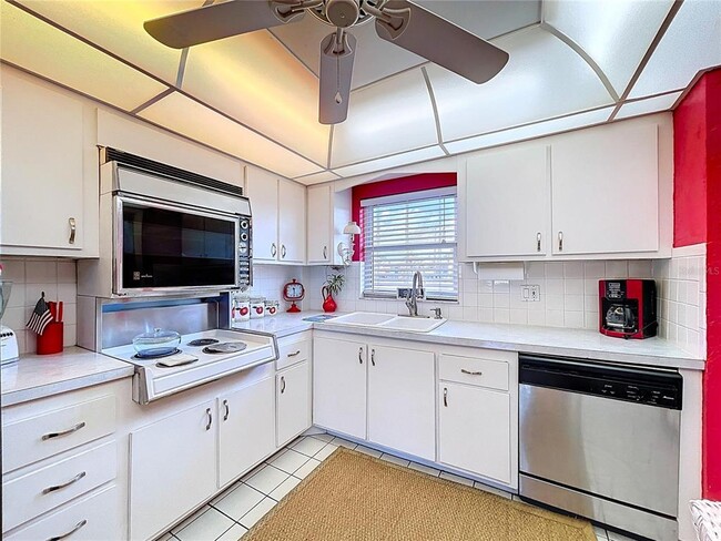 Foto del edificio - 4650 Cove Cir