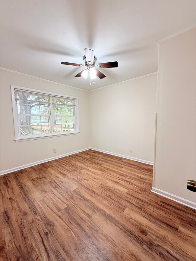 Building Photo - 104 Bowen St