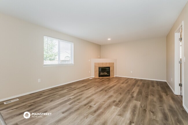 Building Photo - 1301 Daffodil Ave NE