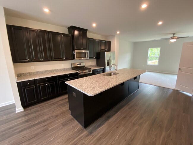 Foto del edificio - 4843 Randall Rd