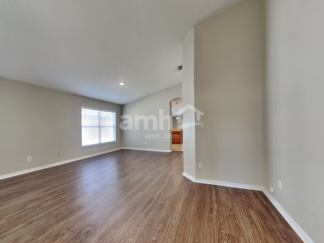 Foto del edificio - 15104 Shaw Rd