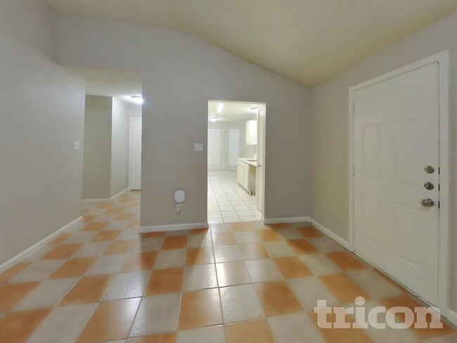Foto del edificio - 916 Ashmount Ln