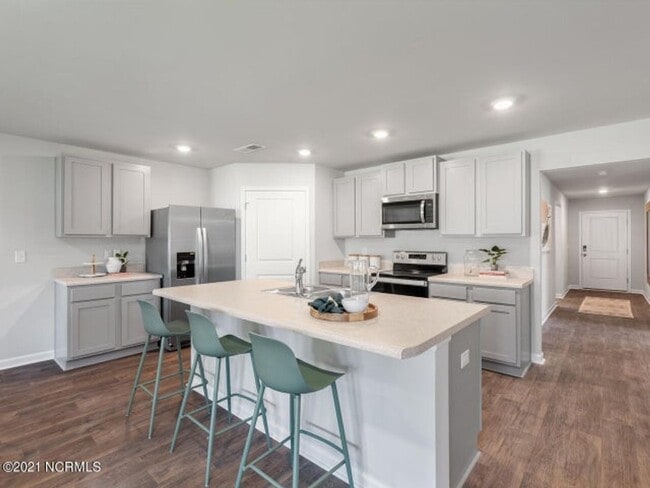 Building Photo - 5 Bedroom Home in Leland!