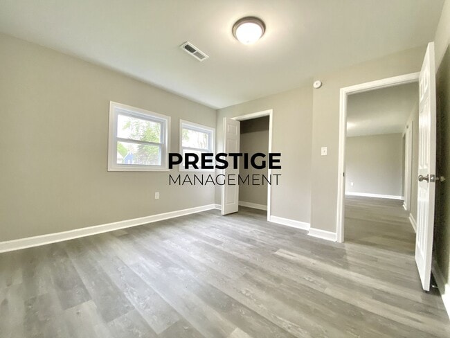 Building Photo - Updated 2 Bedroom Home in Gary