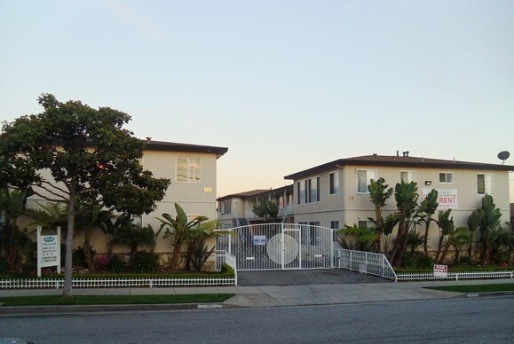 Primary Photo - 908-910 Myrtle Ave