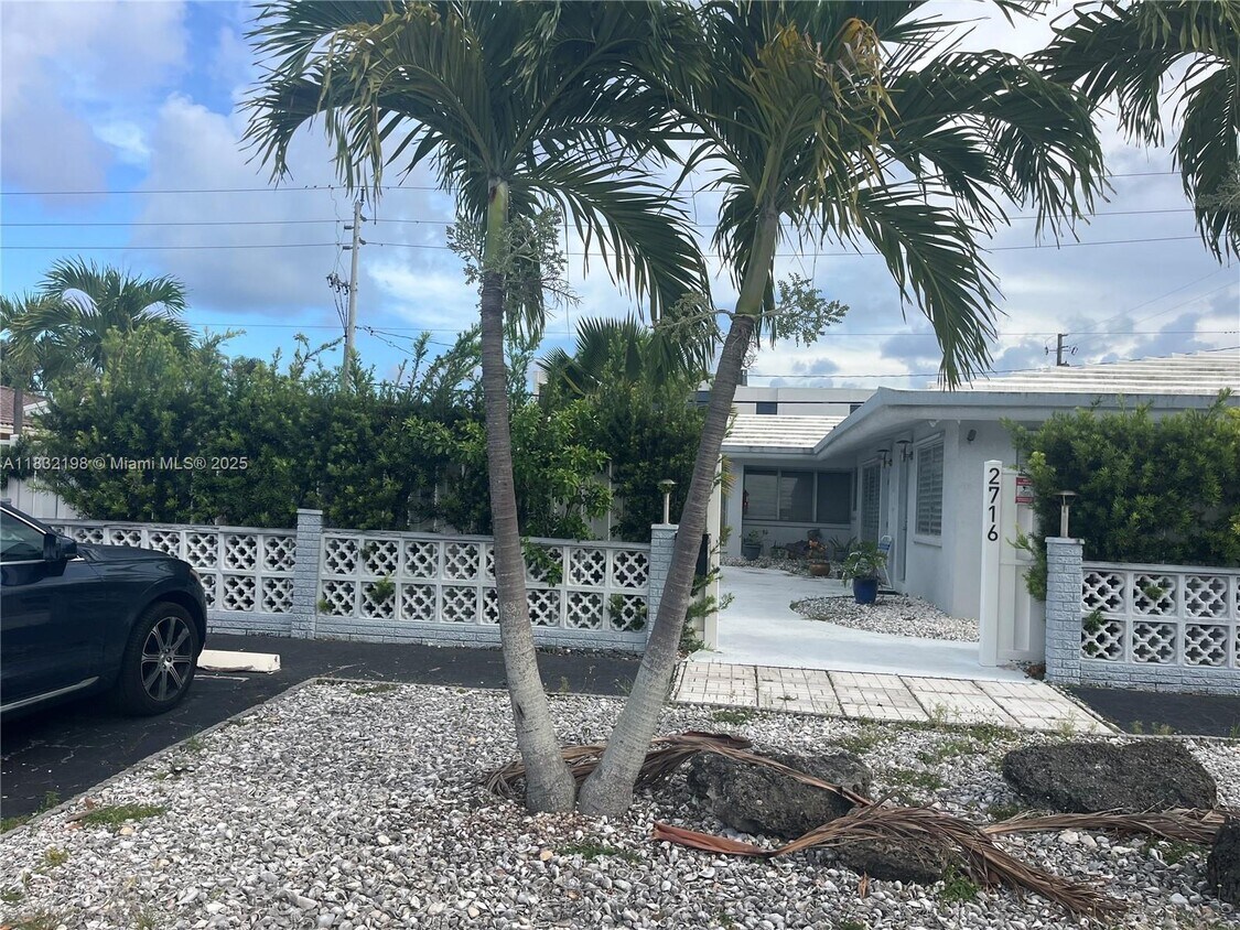 Foto principal - 2716 NE 32nd St